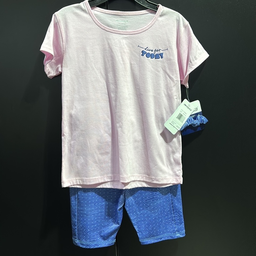 Marika 2 piece set, short sleeve t-shirt & Athletic shorts, hair scrunchie incl.
